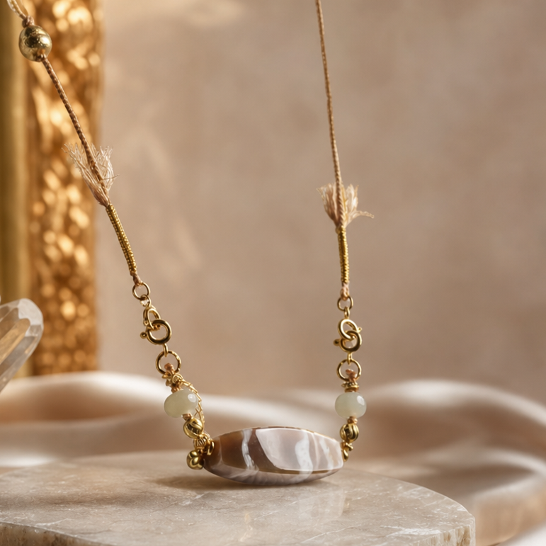 Peak Sugar-White Dzi Necklace
