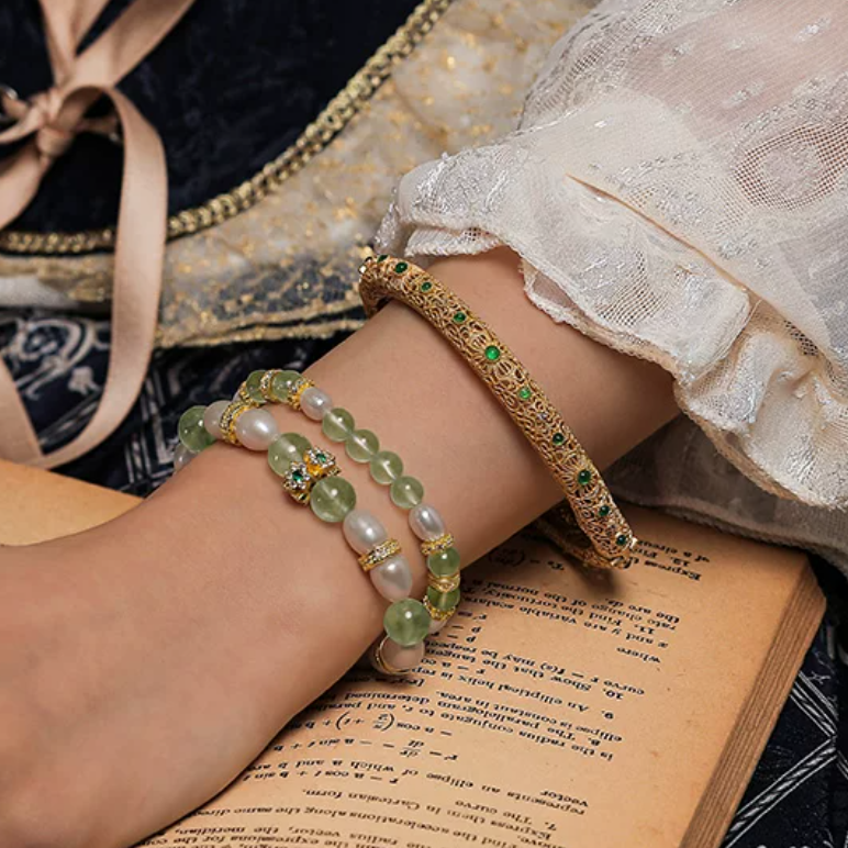 Freshwater Pearl & Icy Prehnite Bracelet