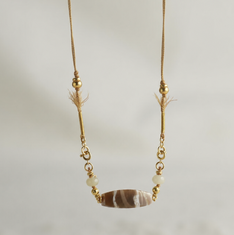Peak Sugar-White Dzi Necklace